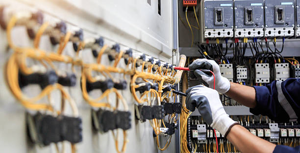 Professional Electrician technician working in Grandview, OK